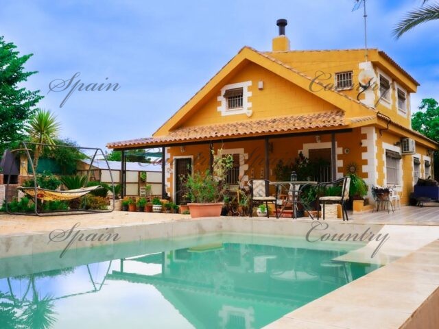 {:en}Beautiful country house with pool and garage in Fortuna{:}{:fr}Belle maison avec piscine et garage à Fortuna{:}{:nl}Mooie finca met zwembad en garage in Fortuna{:}