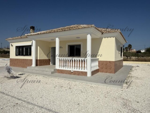 {:en}Beautifully renovated villa with pool in Fortuna{:}{:fr}Belle villa rénovée avec piscine à Fortuna{:}{:nl}Prachtig gerenoveerde villa met zwembad in Fortuna{:}{:es}Precioso chalet reformado con piscina en Fortuna{:}