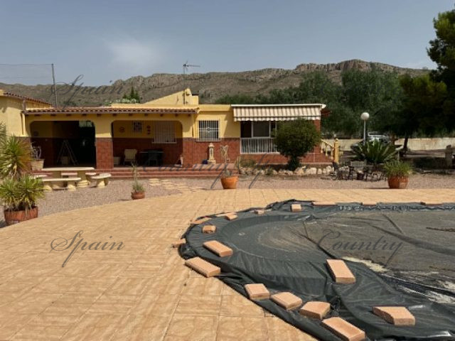 {:en}Country House with Swimming Pool and Panoramic Views on the Hills of La Romana{:}{:fr}Maison de campagne avec piscine et vue panoramique sur les hauteurs de La Romana{:}{:nl}Landelijke woning met zwembad en panoramisch uitzicht op de heuvels van La Romana{:}{:es}Casa de campo con piscina y vistas panorámicas en las alturas de La Romana{:}