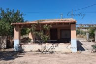 {:en}Small Country House with Land in La Romana{:}{:fr}Petite maison de campagne avec terrain à La Romana{:}{:nl}Klein landhuis met grond in La Romana{:}{:es}Pequena casa de campo con terreno en La Romana{:} at 03669 La Romana, Province d'Alicante, Espagne for 115000