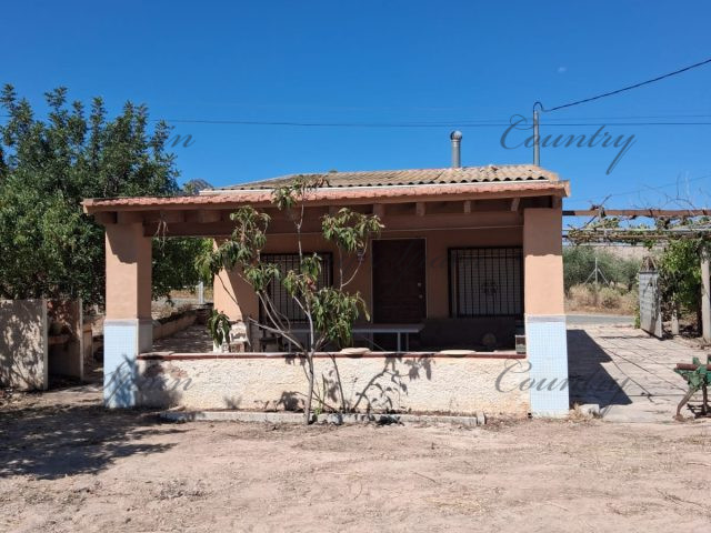 {:en}Small Country House with Land in La Romana{:}{:fr}Petite maison de campagne avec terrain à La Romana{:}{:nl}Klein landhuis met grond in La Romana{:}{:es}Pequena casa de campo con terreno en La Romana{:}