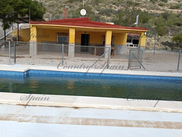 {:en}Charming House with Swimming Pool and Stunning Views{:}{:fr}Charmante maison avec piscine et vue magnifique{:}{:nl}Charmante woning met zwembad en prachtig uitzicht{:}{:es}Bonita casa con piscina y maravillosas vistas{:}