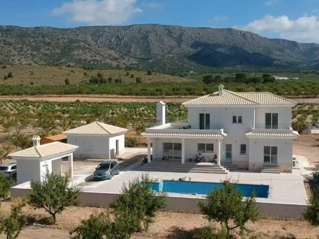{:en}4 Bedrooms Villa in Pinoso - AM-PNLCY220{:}{:fr}Villa de 4 Chambres  à Pinoso - AM-PNLCY220{:}{:nl}Villa met 4 Slaapkamers  in Pinoso - AM-PNLCY220{:}{:es}Villa de 4 Dormitorios en Pinoso - AM-PNLCY220{:}