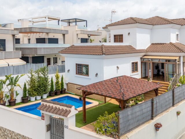 {:en}4 Bedrooms Detached Villa in Los Montesinos - BCT-MARMA{:}{:fr}Detached Villa de 4 Chambres  à Los Montesinos - BCT-MARMA{:}{:nl}Detached Villa met 4 Slaapkamers  in Los Montesinos - BCT-MARMA{:}{:es}Detached Villa de 4 Dormitorios en Los Montesinos - BCT-MARMA{:}