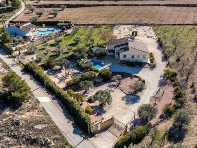{:en}3 Bedrooms Finca - Country Property in La Zarza - BC-ANEEHS-D{:}{:fr}Finca - Country Property de 3 Chambres  à La Zarza - BC-ANEEHS-D{:}{:nl}Finca - Country Property met 3 Slaapkamers  in La Zarza - BC-ANEEHS-D{:}{:es}Finca - Country Property de 3 Dormitorios en La Zarza - BC-ANEEHS-D{:}