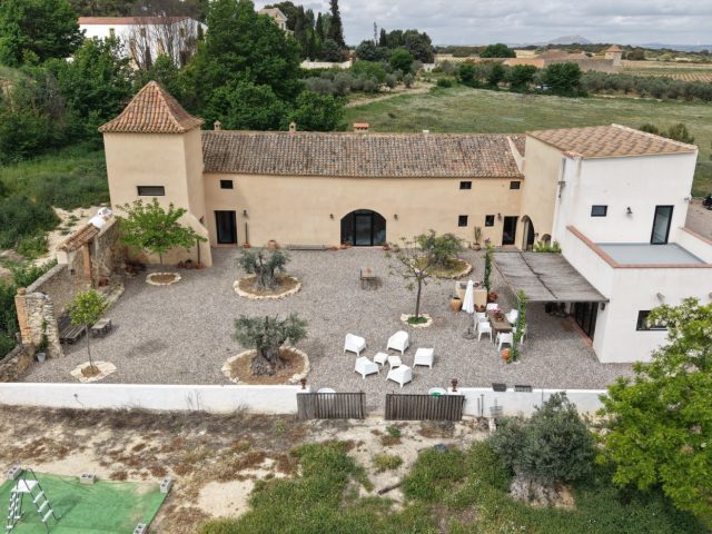 {:en}5 Bedrooms Commercial in Almansa - AC048{:}{:fr}Commercial de 5 Chambres  à Almansa - AC048{:}{:nl}Commercial met 5 Slaapkamers  in Almansa - AC048{:}{:es}Commercial de 5 Dormitorios en Almansa - AC048{:}