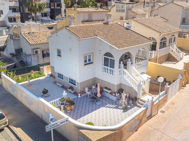 {:en}2 Bedrooms VILLA in ORIHUELA COSTA - D2476{:}{:fr}VILLA de 2 Chambres  à ORIHUELA COSTA - D2476{:}{:nl}VILLA met 2 Slaapkamers  in ORIHUELA COSTA - D2476{:}{:es}VILLA de 2 Dormitorios en ORIHUELA COSTA - D2476{:}