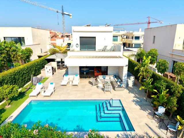 {:en}4 Bedrooms Detached Villa in Los Montesinos - BC-CAKE-D{:}{:fr}Detached Villa de 4 Chambres  à Los Montesinos - BC-CAKE-D{:}{:nl}Detached Villa met 4 Slaapkamers  in Los Montesinos - BC-CAKE-D{:}{:es}Detached Villa de 4 Dormitorios en Los Montesinos - BC-CAKE-D{:}