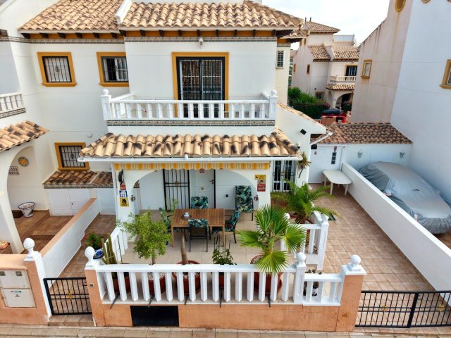 {:en}2 Bedrooms Semi Detached Villa in Lomas de Cabo Roig - BC-YVFRA{:}{:fr}Semi Detached Villa de 2 Chambres  à Lomas de Cabo Roig - BC-YVFRA{:}{:nl}Semi Detached Villa met 2 Slaapkamers  in Lomas de Cabo Roig - BC-YVFRA{:}{:es}Semi Detached Villa de 2 Dormitorios en Lomas de Cabo Roig - BC-YVFRA{:}