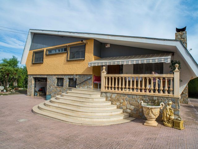 {:en}6 Bedrooms Villa in Petrer (Loma Bada) - FOX-R191{:}{:fr}Villa de 6 Chambres  à Petrer (Loma Bada) - FOX-R191{:}{:nl}Villa met 6 Slaapkamers  in Petrer (Loma Bada) - FOX-R191{:}{:es}Villa de 6 Dormitorios en Petrer (Loma Bada) - FOX-R191{:}